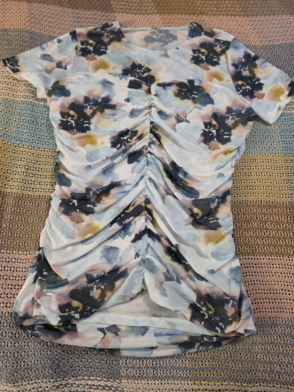 torrid White Floral Ruched Short Sleeve Tee with Blue, Pink & Yellow Accents